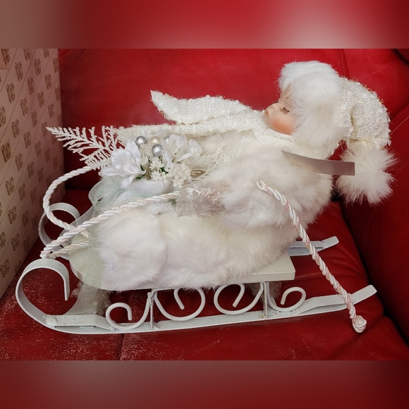 NIB HERITAGE SIGNATURE COLLECTION PORCELAIN DOLL IN SLEIGH WINTER BABY CHARITY - Picture 4 of 10